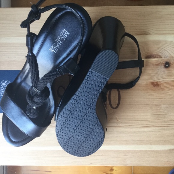 Michael Kors black wedge 10/10 - Picture 4 of 4